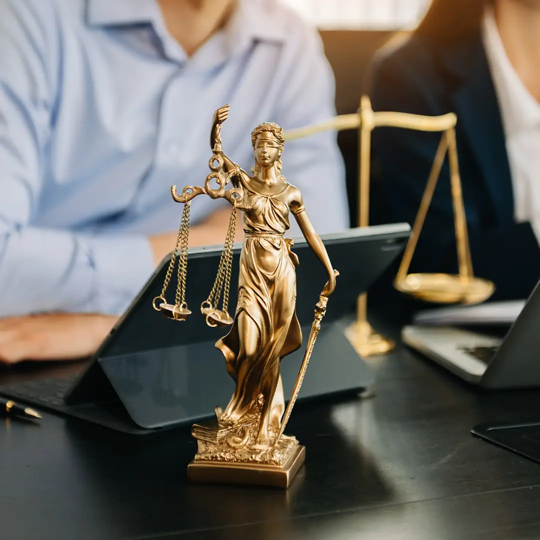Statue de la Justice Femida, création site internet avocat ComApo