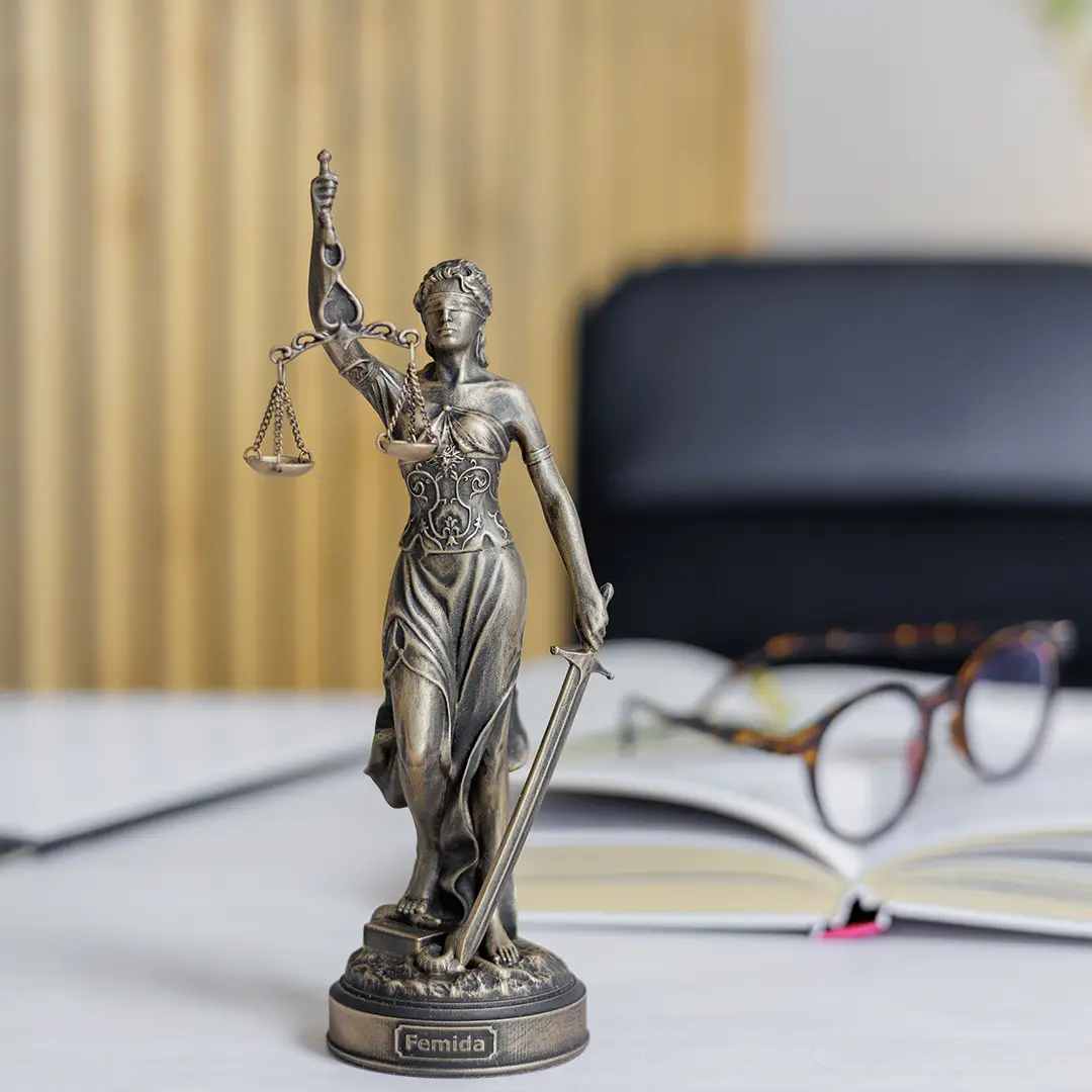 Statue de la Justice bronze, création site internet avocat
