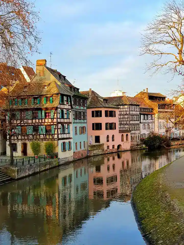Le Jimmy's Strasbourg : Petite France et quais à proximité